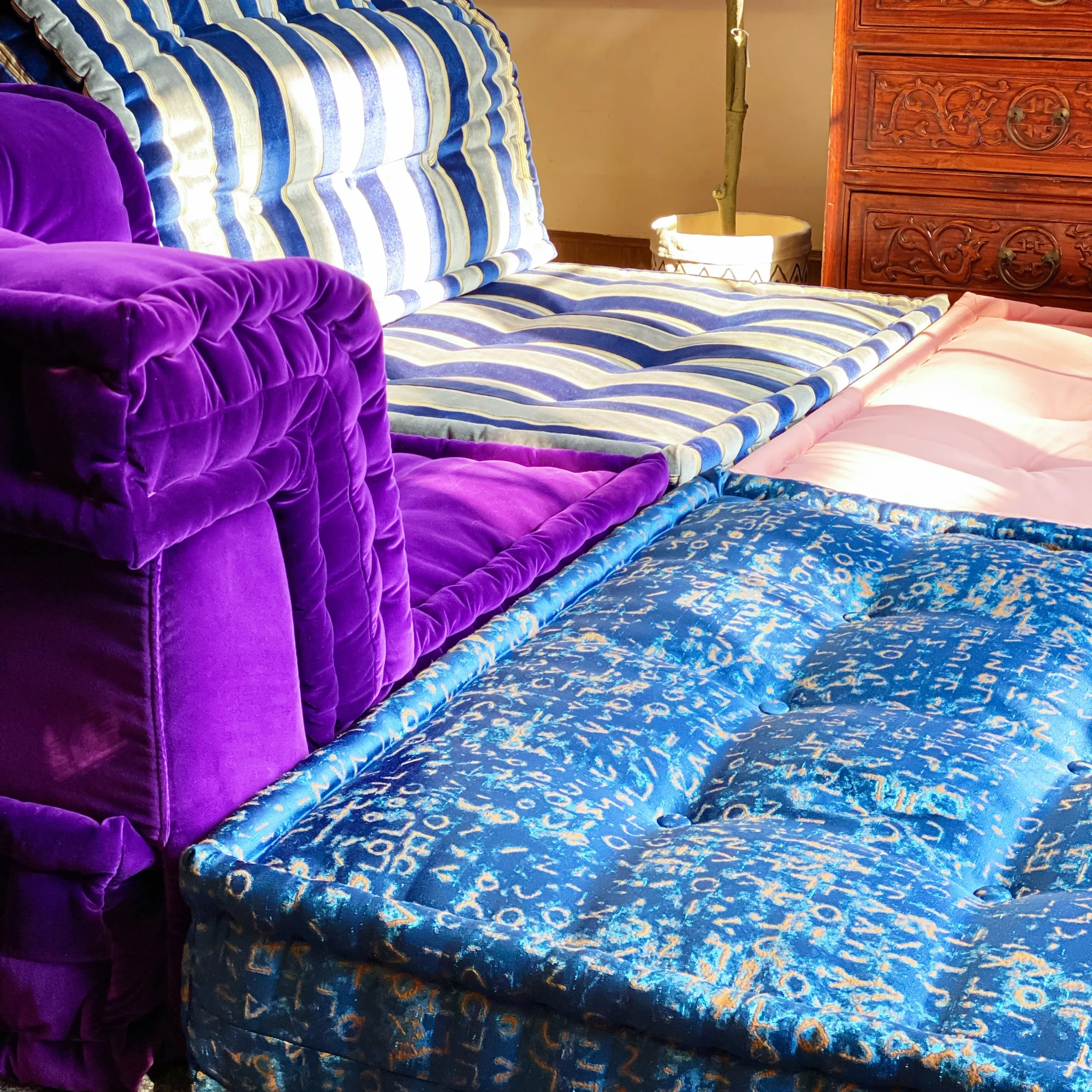 French Daybed Sofa: Victoria