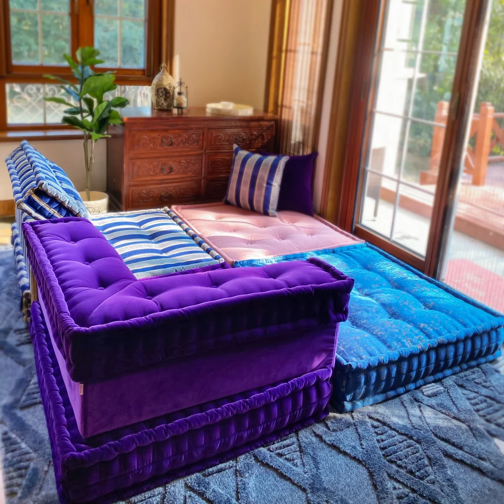 French Daybed Sofa: Victoria