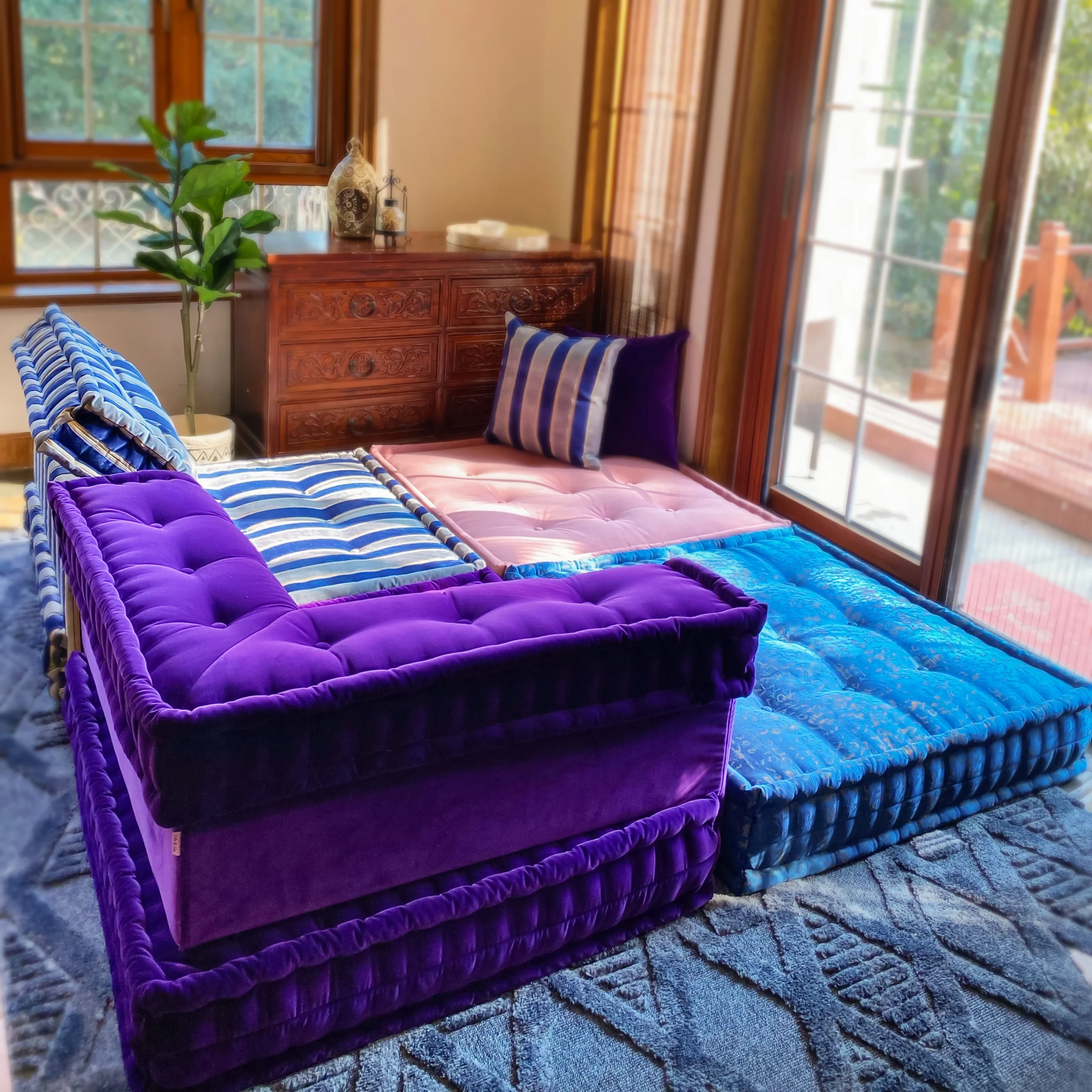 French Daybed Sofa: Victoria