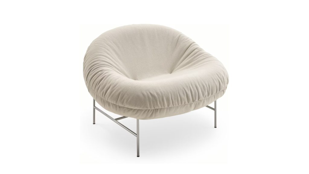 Knoll's Perron Bun Chair in a white background.