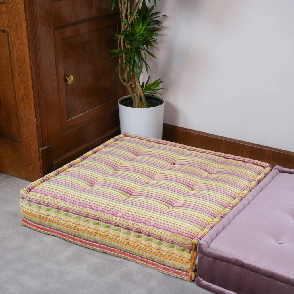 French Daybed Sofa : Casey