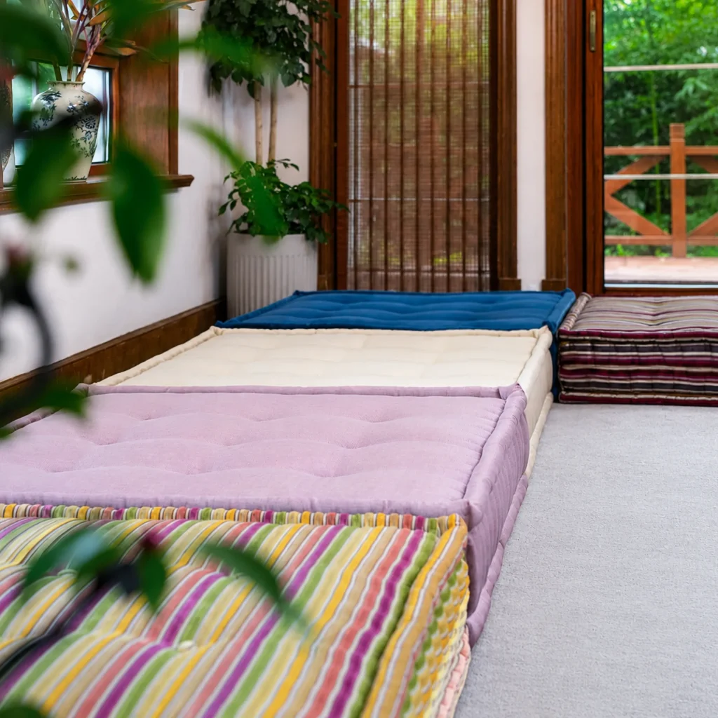 French Daybed Sofa : Casey