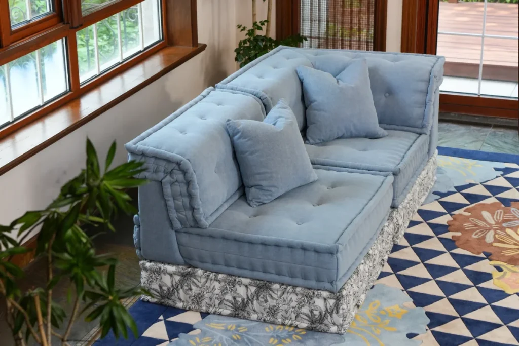 Shannon colorful 2-seater sofa from the side